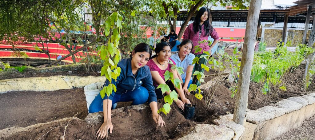 Jóvenes que lideran la Sostenibilidad de Galápagos