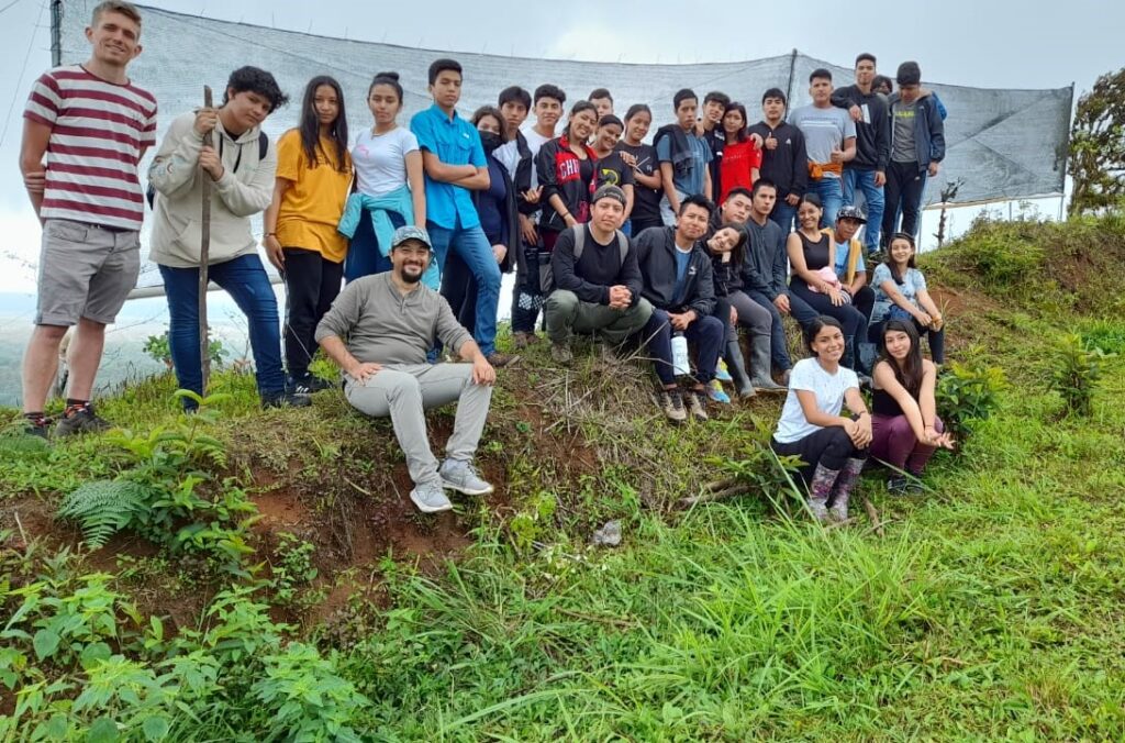 4.Salida de Campo con estudiantes a recorrer redes de neblina ubicadas en Zona Rural de Santa Cruz.